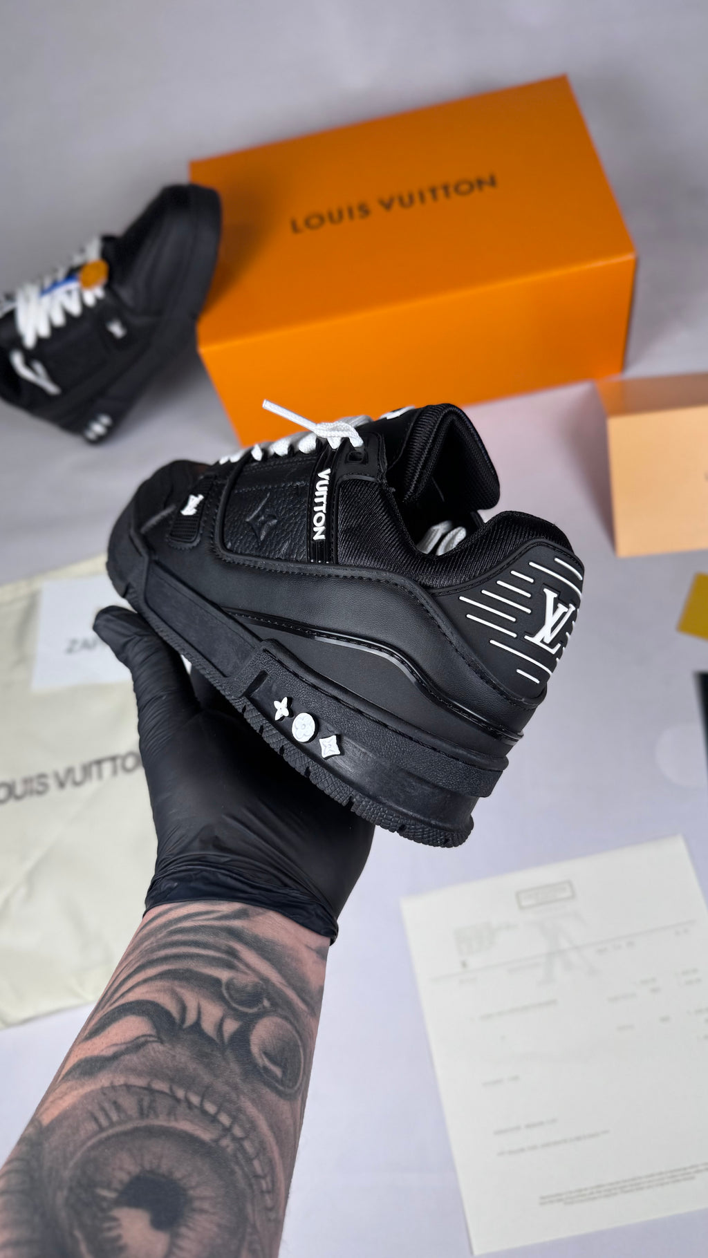 LOUIS VUITTON TRAINER "Negras"