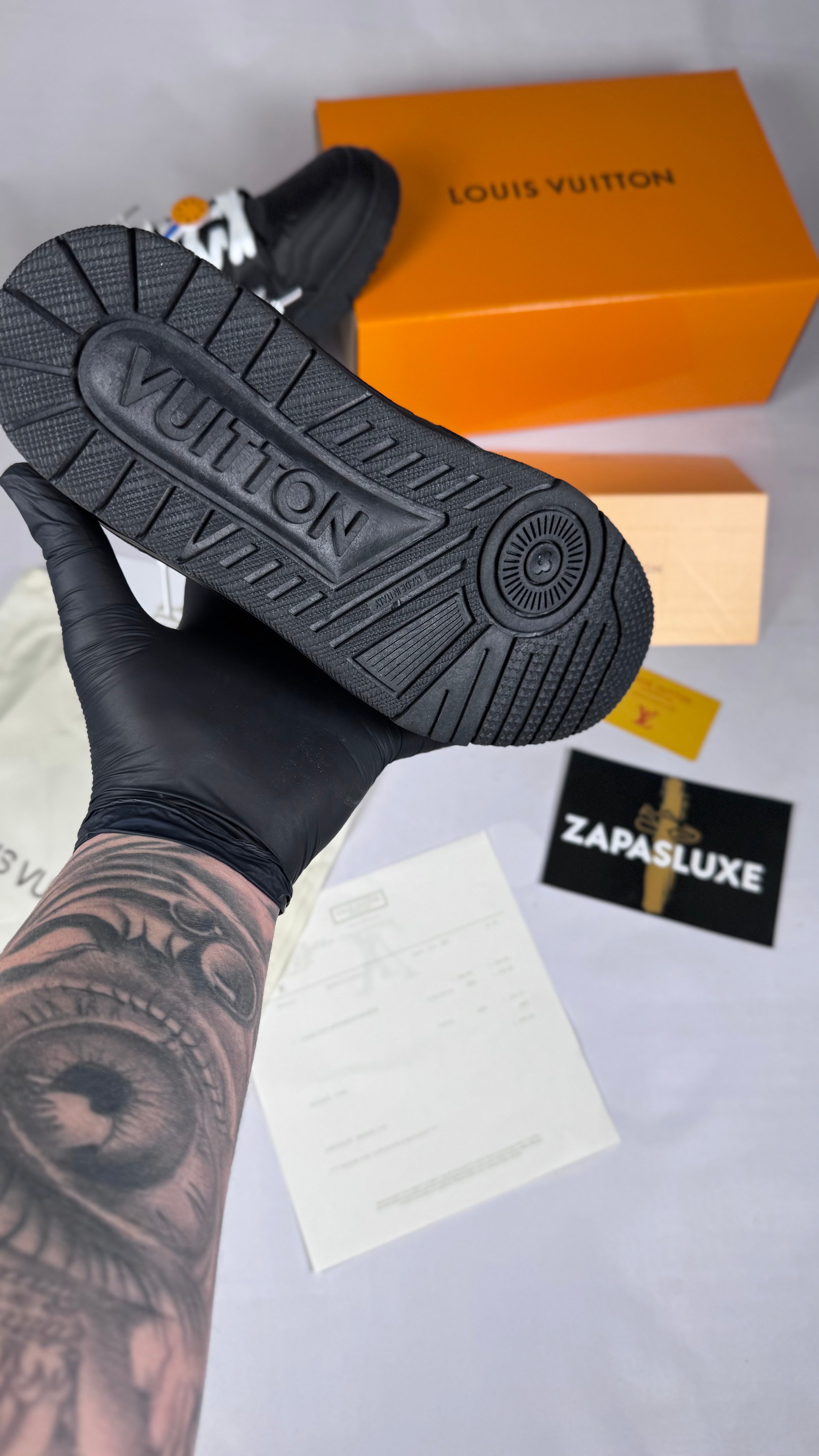 LOUIS VUITTON TRAINER "Negras"
