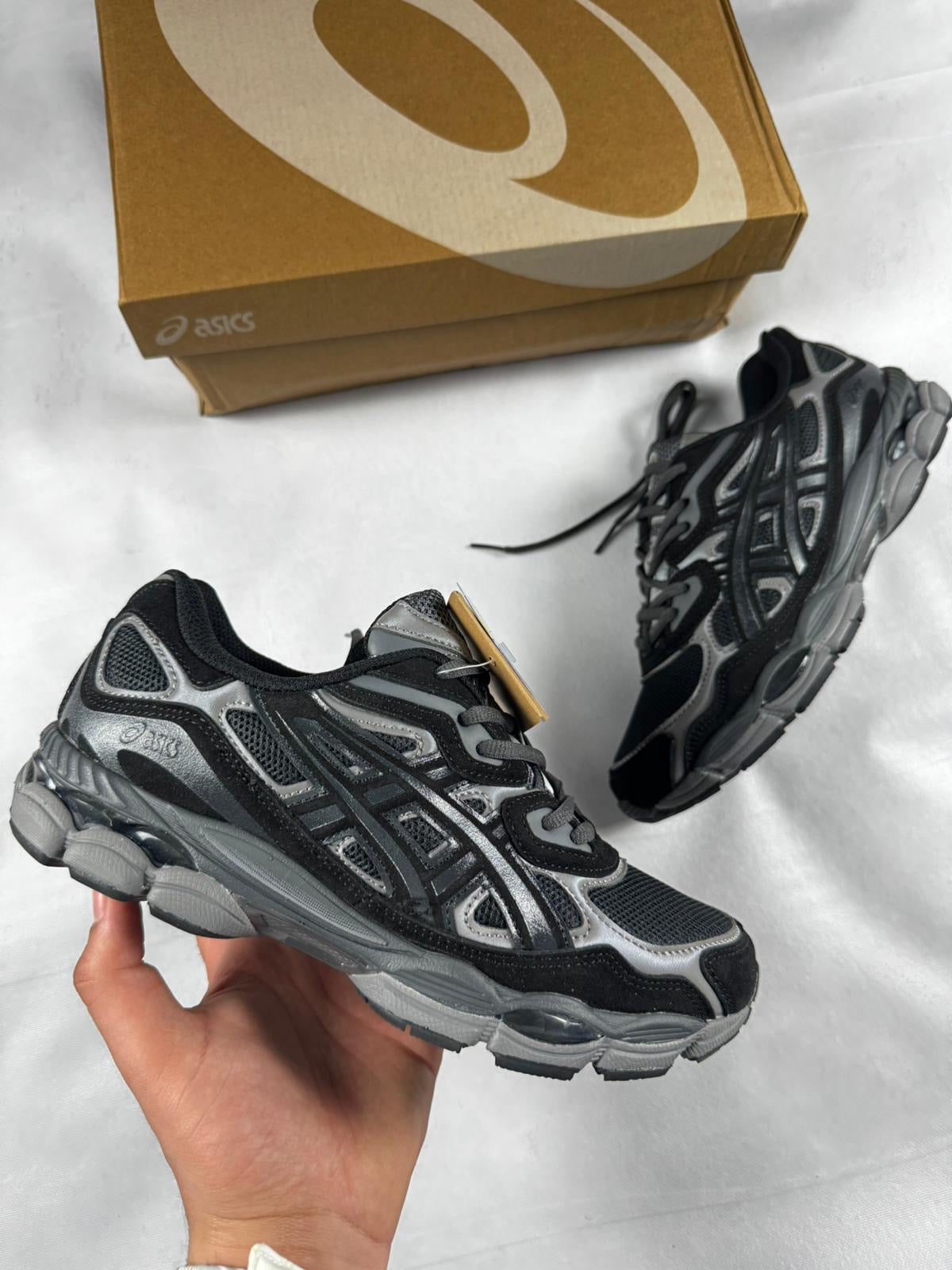 ASICS GEL "Negras"