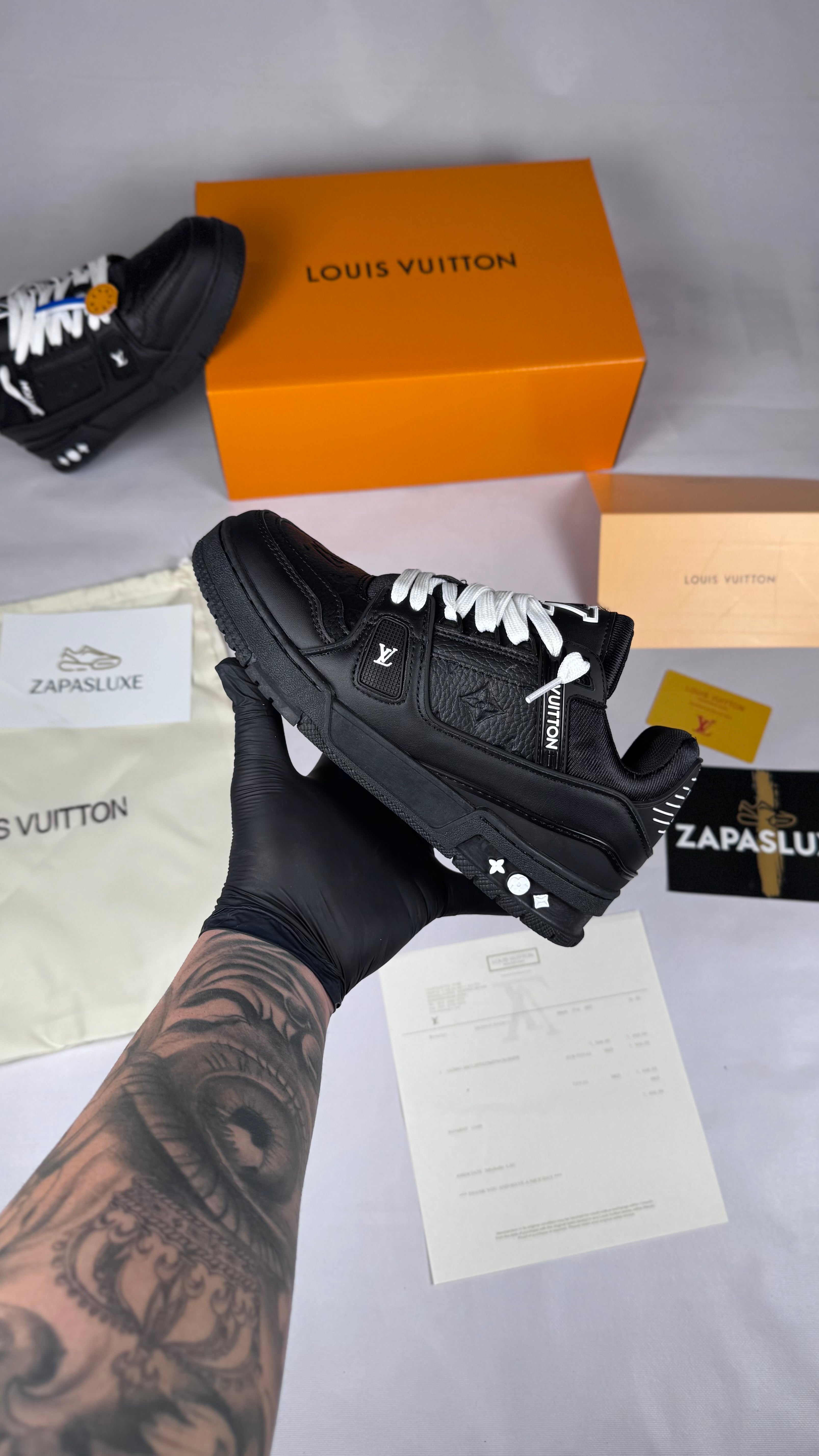 LOUIS VUITTON TRAINER "Negras"