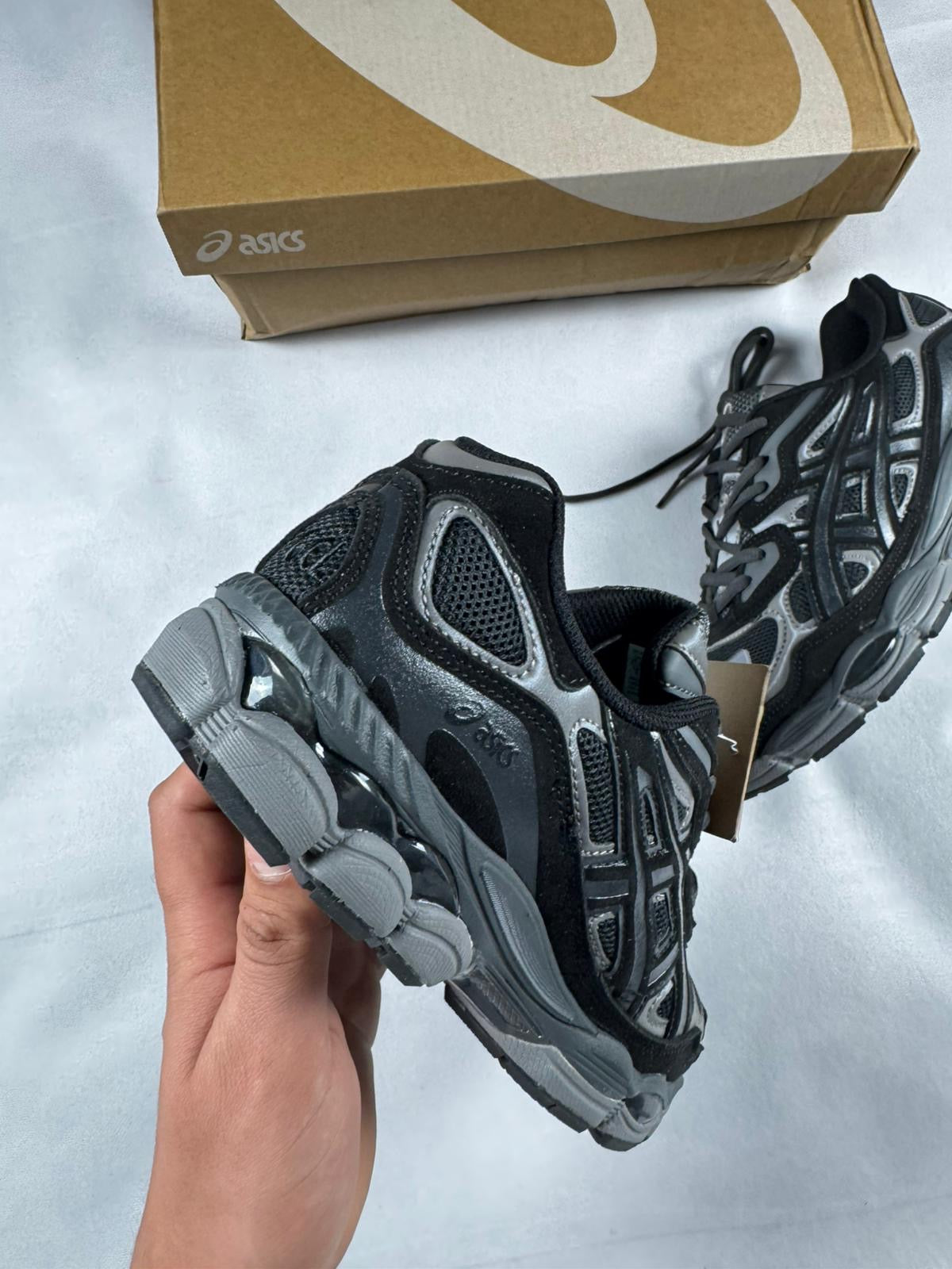 ASICS GEL "Negras"