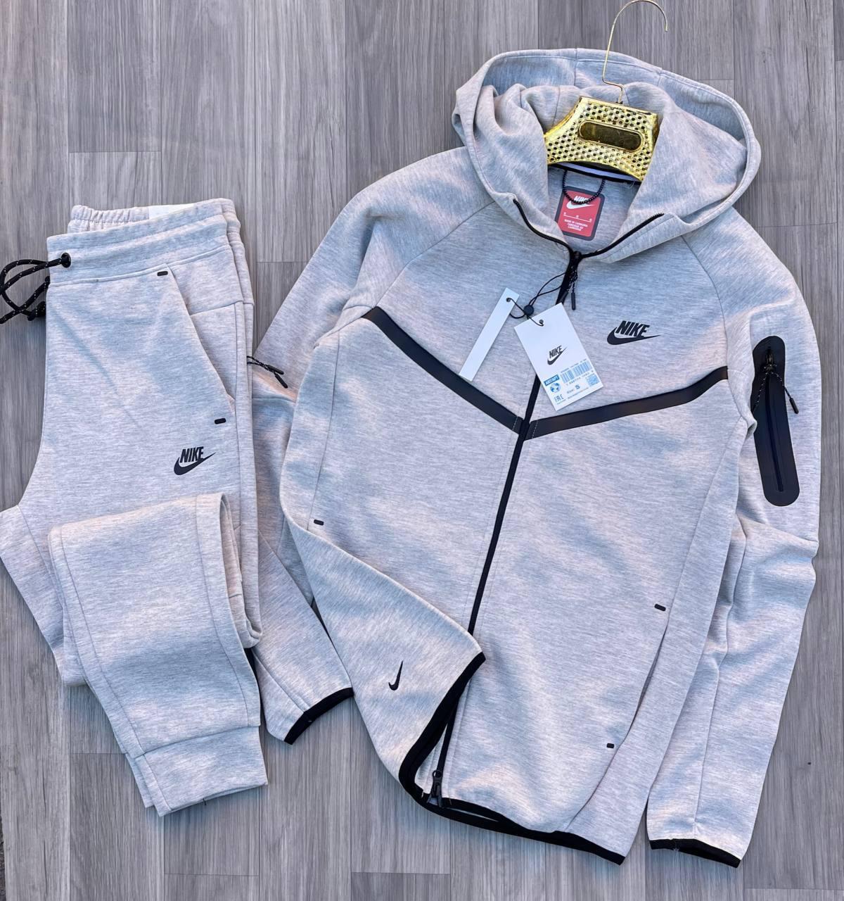 Chándal Nike tech